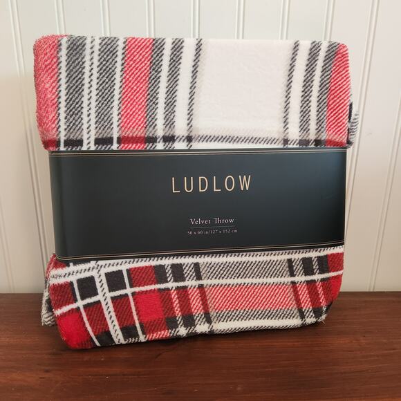 Ludlow Red Plaid Velvet Throw Blanket 50x60in Brand‎ New - Picture 1 of 2